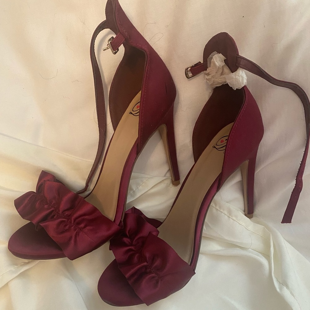Truffle open toe heels ✨